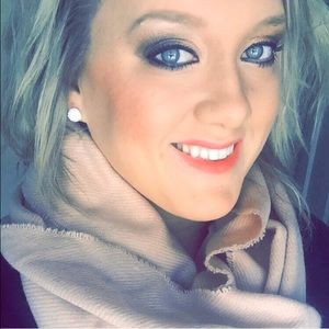 Meet your Posher, Melissa