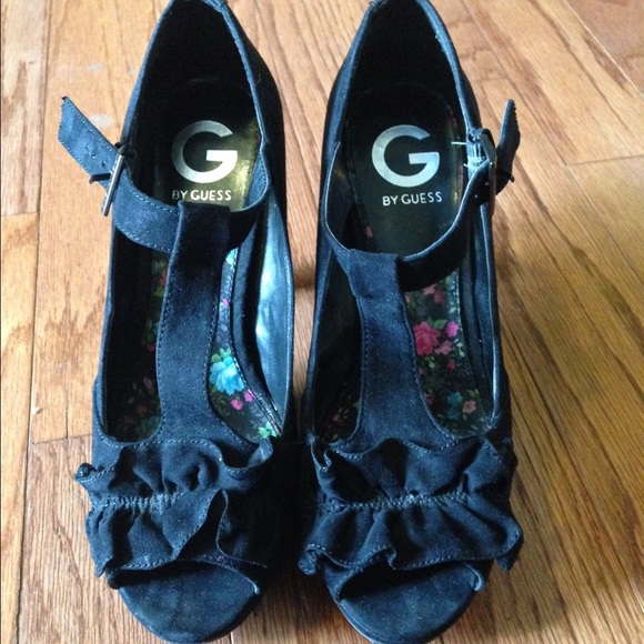 Ruffled Pumps