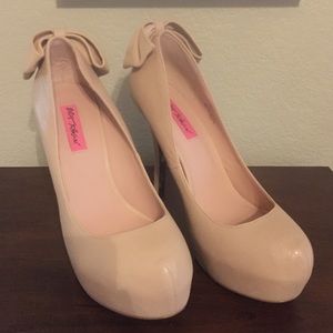 Betsey Johnson Heels-nude leather