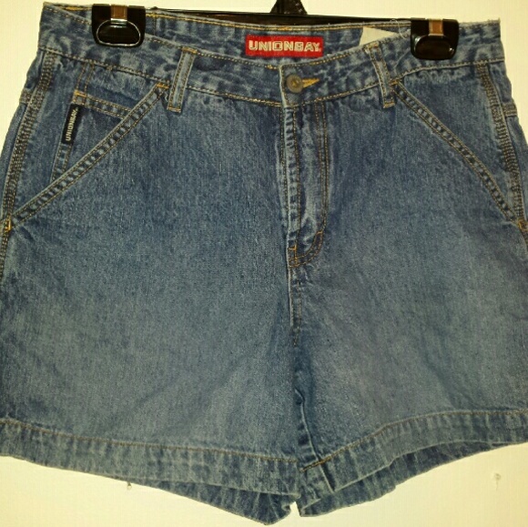 Shorts - Picture 2 of 4