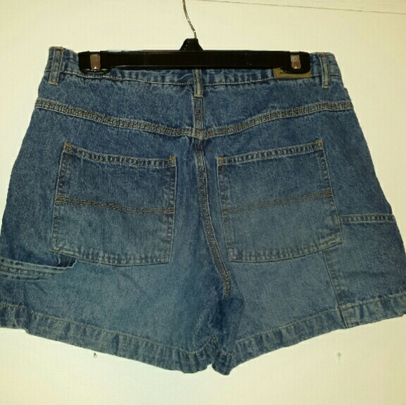Shorts - Picture 3 of 4