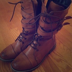 Combat boots