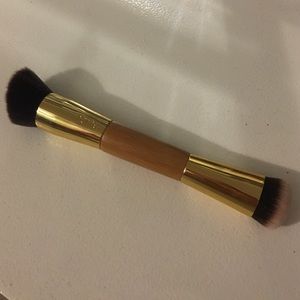 Tarte contour brush