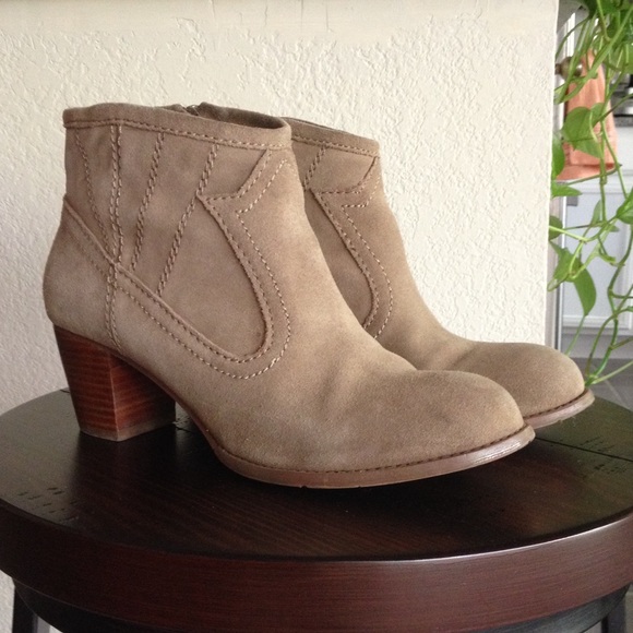 DV by Dolce Vita juju suede ankle boots