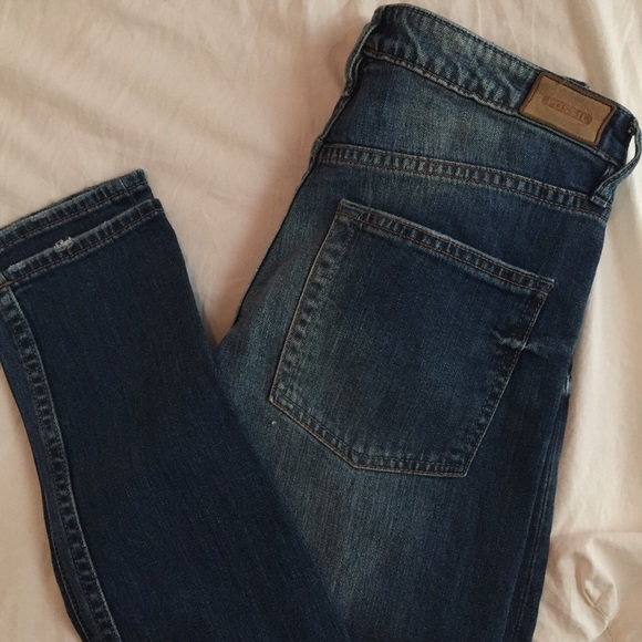 Fossil skinny jeans size 25 could fit a size 0-1
