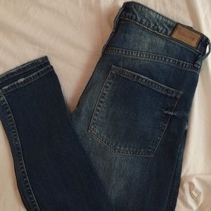 Fossil skinny jeans size 25 could fit a size 0-1