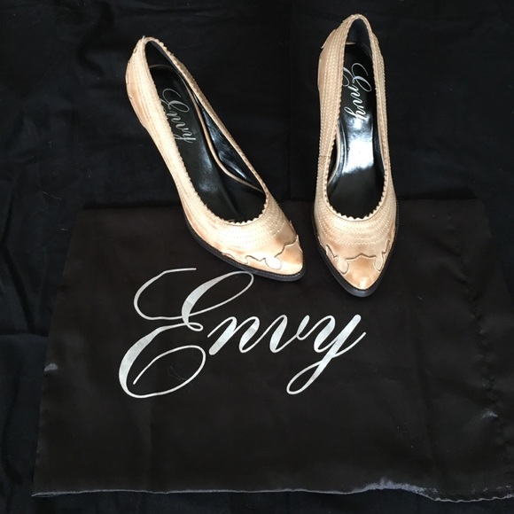 Tan Heels!!