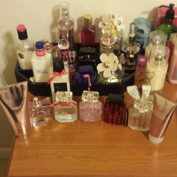 ISO!!! UPDATED! Any VS Bombshell perfumes/lotions - Picture 3 of 4