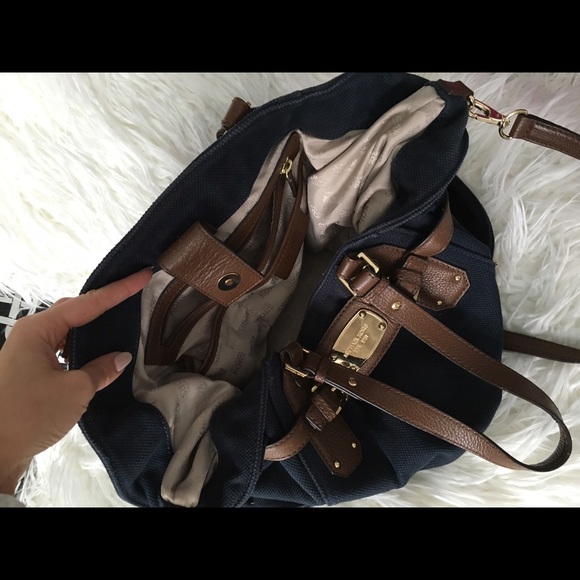 SOLD Authentic Michael Kors Gansevoort Bag - Picture 2 of 4