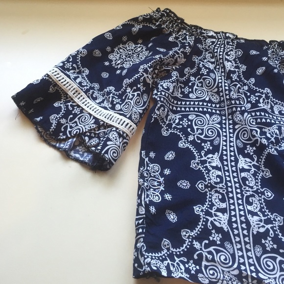 Bandana print off the shoulder crop top - Picture 2 of 3