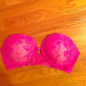 Beautiful front clasp VS strapless bra!