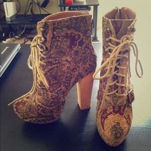 Steve madden lace up heeled boots size 6.5