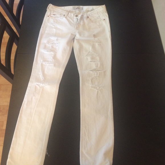 White distressed jeans