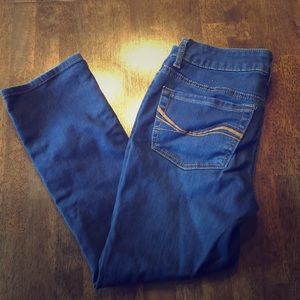 SO stretchy blue jean capris!