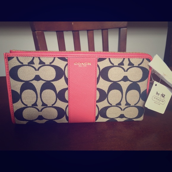 Coach zippy wallet/wristlet