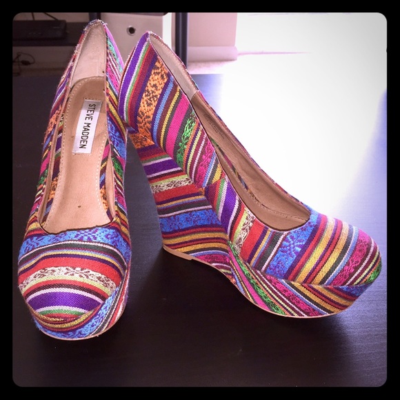 Steve Madden size 7 multicolored wedges