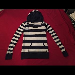 Spring/summer hooded shirt