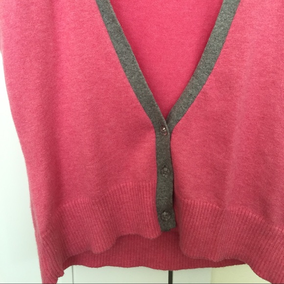 Pink cardigan, unique 3 button, size small - Picture 2 of 4