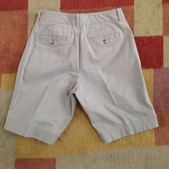 PRICE DROP Long khaki short - Picture 2 of 3