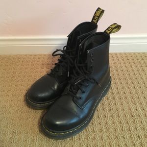 barely worn black doc martins