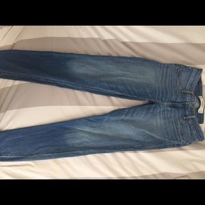 barely worn skinny jeans!! 👖💋