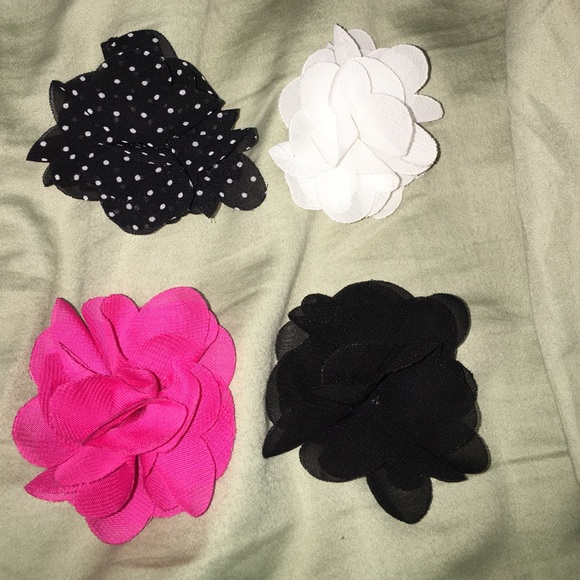 4 flower clips🌻🌸🌺🌼