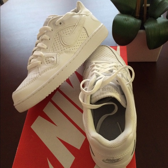 Nike Women's Son of Force