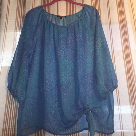 Express Tops - ❤️ So pretty top❤️