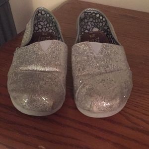 Silver glitter toms