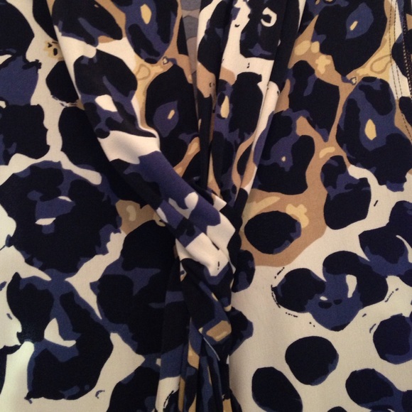 REDUCED PRICE Abstract print sleeveless blouse - Picture 3 of 3