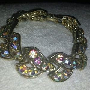 Vintage Beautiful Rhinestone Gold tone bracelet