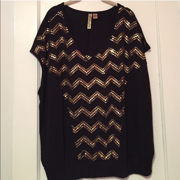 HOLD-Eyeshadow Black & Gold Chevron Vneck Top - Picture 2 of 4