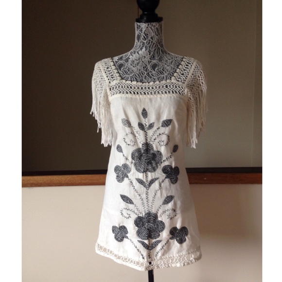 Free People Dresses & Skirts - FREE PEOPLE Boho Fringe Mini Sz 2