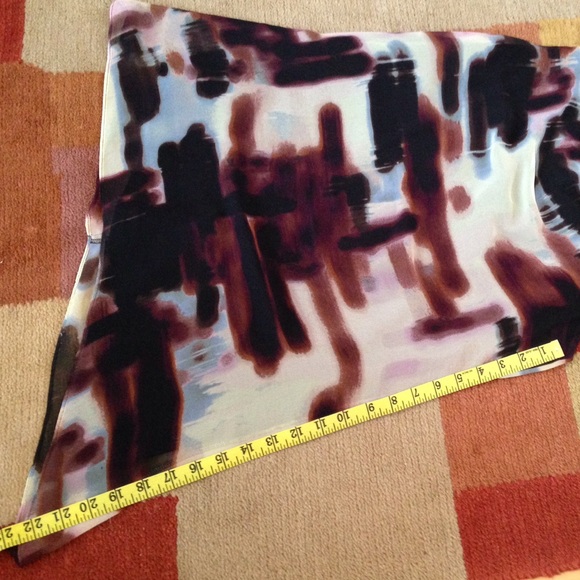 REDUCED Sleeveless tunic with asymmetrical hem - Picture 2 of 3