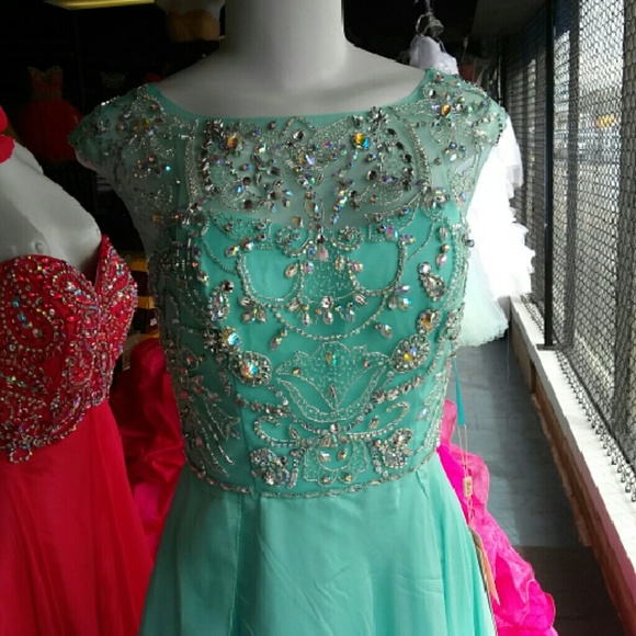 New Prom dress! - Picture 1 of 4