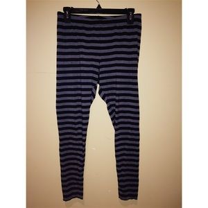 Black/gray striped leggings