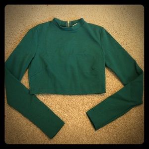Long sleeve crop top.