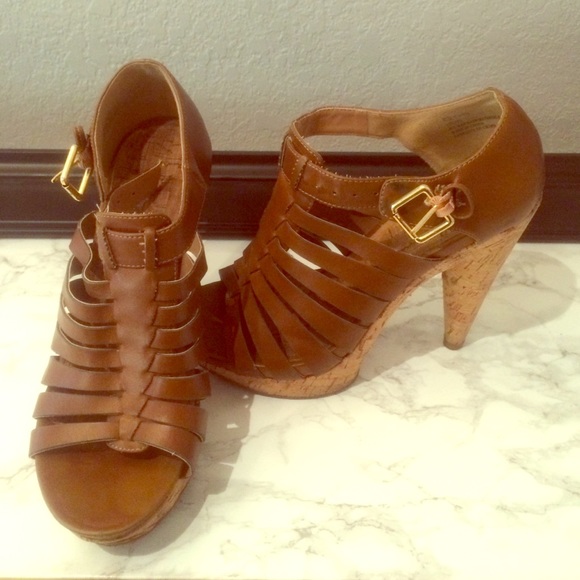 Piperlime Shoes - Brown leather strappy sandal