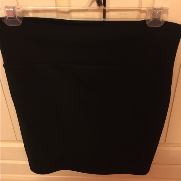 Black stretchy pencil skirt