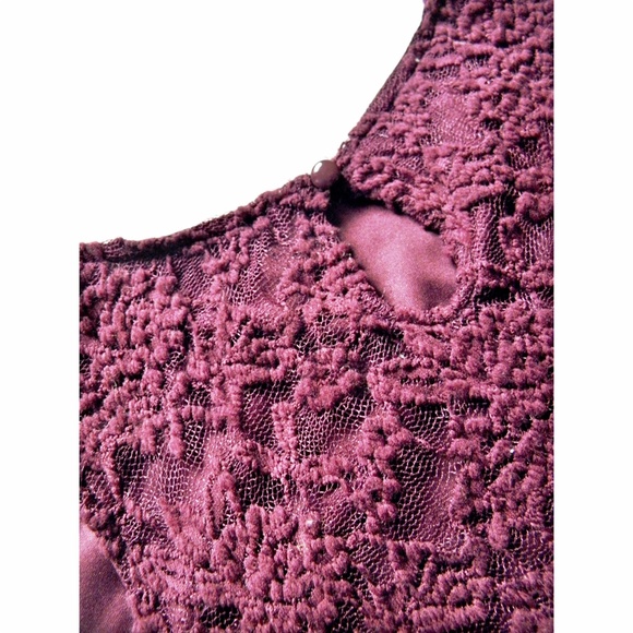 Cranberry Lace Crop Top - Picture 3 of 4