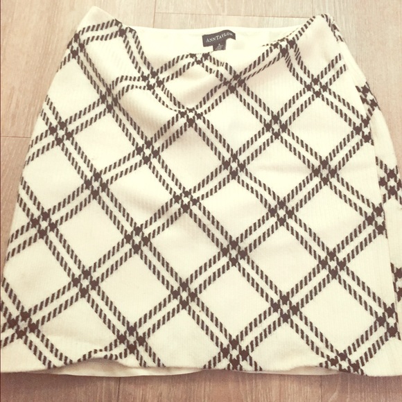 ANNE TAYLOR - White and black skirt