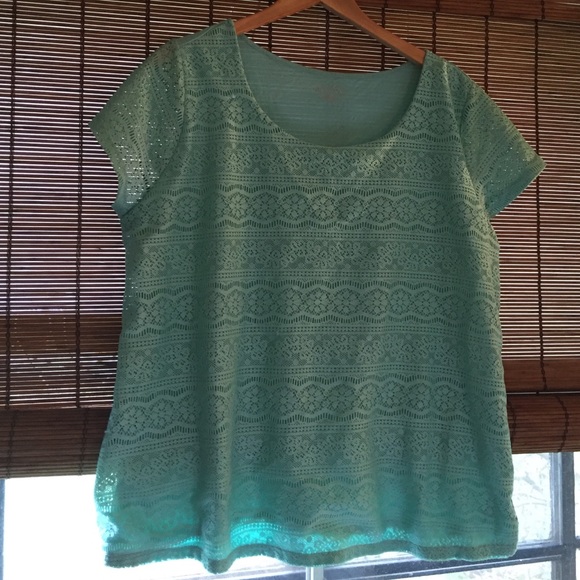 Plus size mint green lace tee