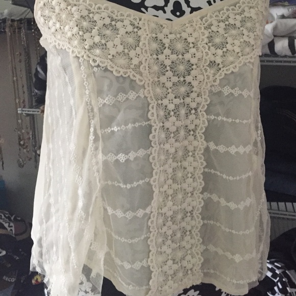 Cute and simple sheer crochet cami tank top - Picture 4 of 4