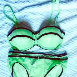🍀 NWOT Green and Black Bra/Panty Set 🍀