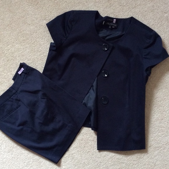 PRICE DROPPED Two piece short set - Picture 1 of 4