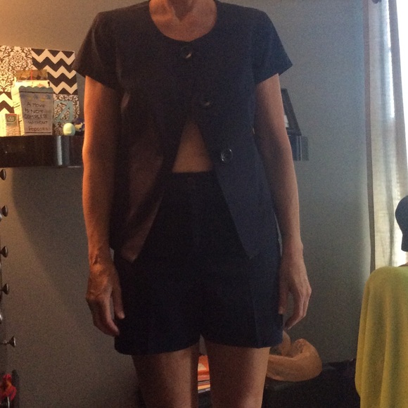 PRICE DROPPED Two piece short set - Picture 4 of 4