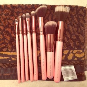 8 Luxie Makeup Brushes