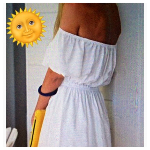 🎉SOLD🚫🌞White Off Shoulder Ruffle Dress-Size S - Picture 3 of 4