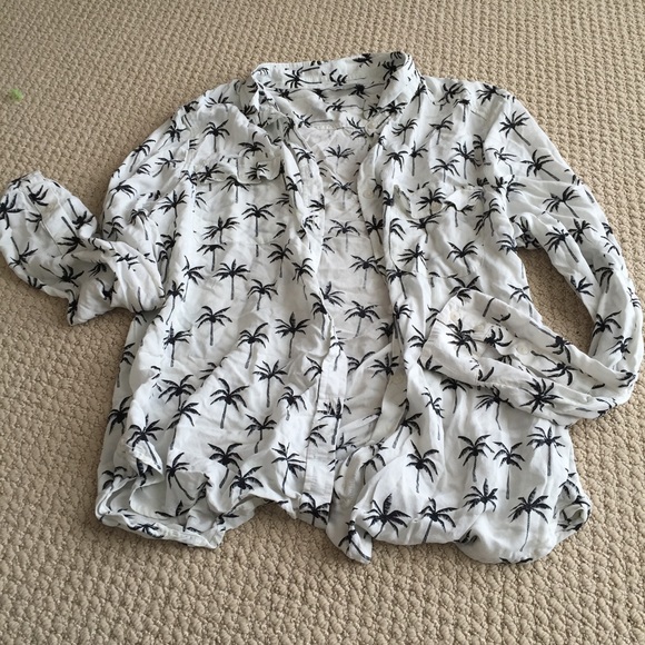 American Eagle Button Up