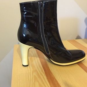 Last call! 🎉 Via Spiga Boots